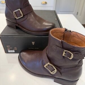 Frye Vicky 6" Dark Brown
